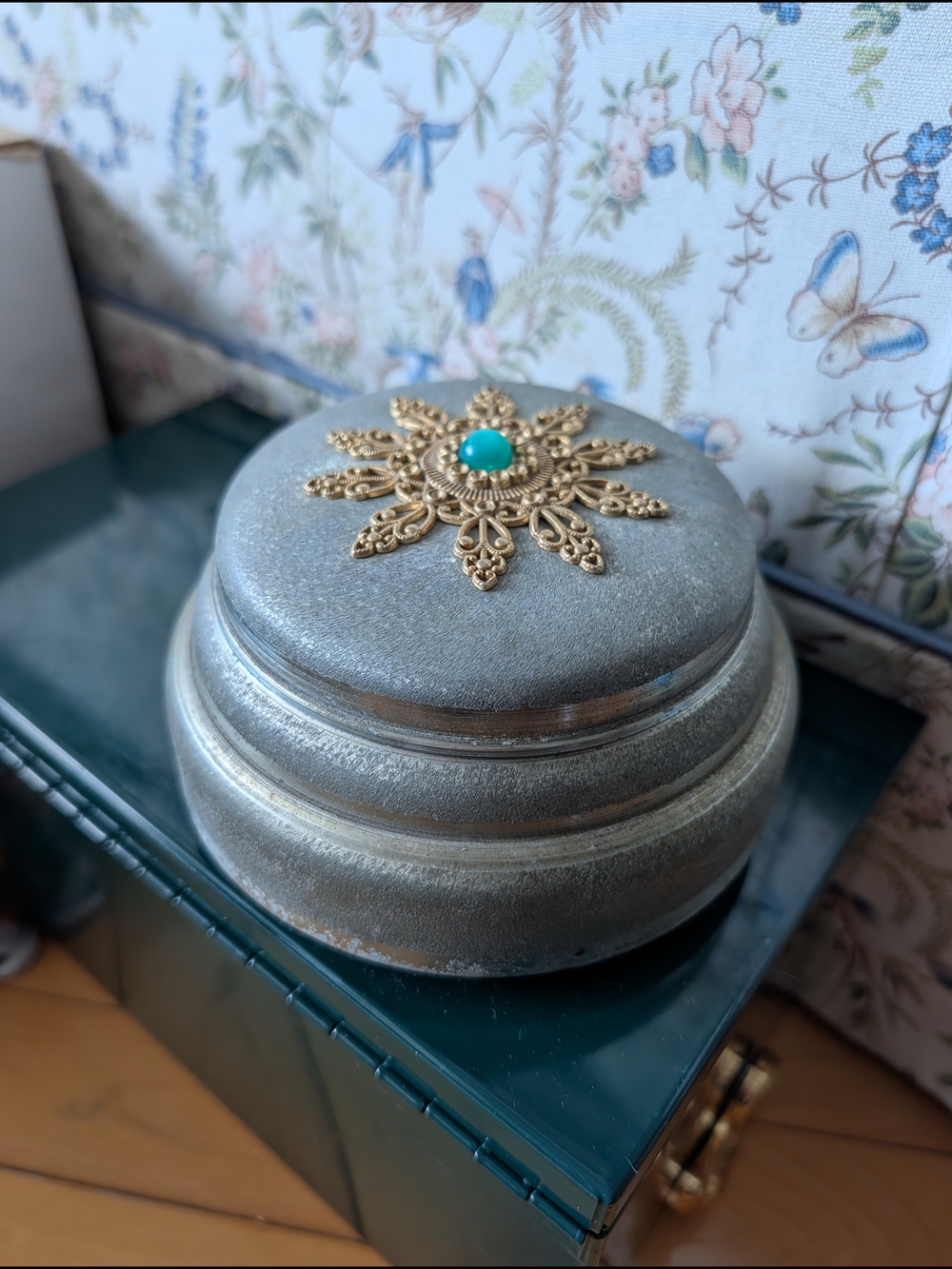 Vtg Musical Powder Container